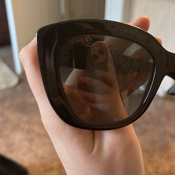 Gucci sunglasses, a little loose, real, certificate come with, case, bag. - Picture 3 of 6